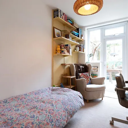 Garden Retreat: St Andrews 2-bed Apartment Bristol